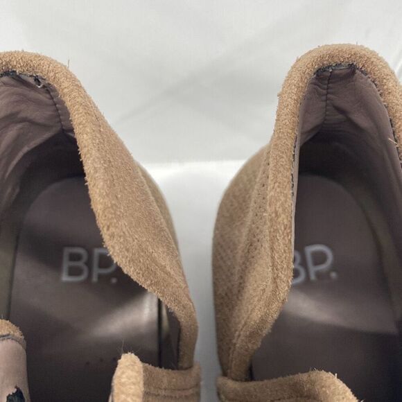 Hinge BP Barris Suede Stacked Heel Pull-On Ankle Bootie Cut-Out Taupe 7‎ - Picture 13 of 15